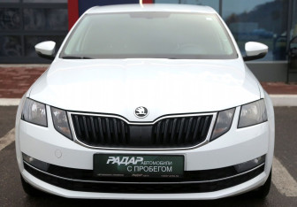 Подержанный автомобиль Skoda Octavia Liftback 2017 года (2 фото)