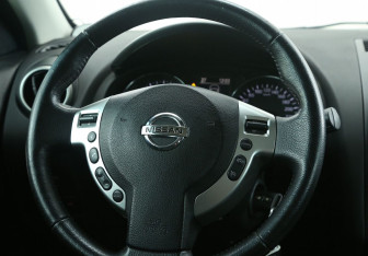 Подержанный автомобиль Nissan Qashqai 2012 года (16 фото)