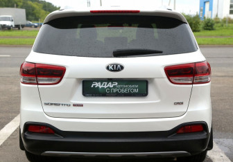 Подержанный автомобиль Kia Sorento 2015 года (5 фото)