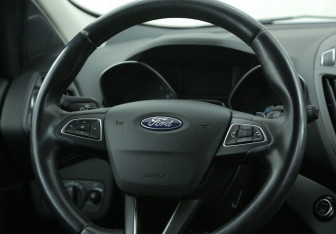 Подержанный автомобиль Ford Kuga 2018 года (17 фото)