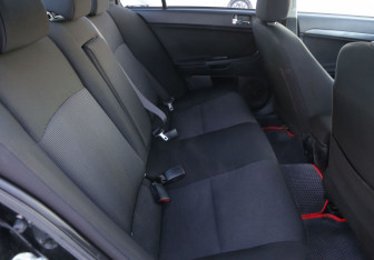 Подержанный автомобиль Mitsubishi Lancer Sedan 2008 года (11 фото)