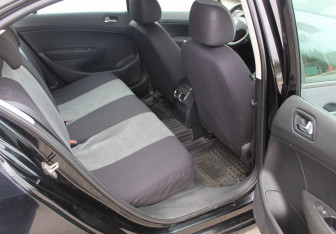Подержанный автомобиль Peugeot 408 2013 года (14 фото)