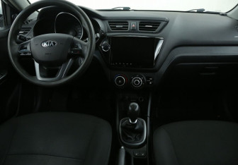 Подержанный автомобиль Kia Rio Sedan 2013 года (12 фото)
