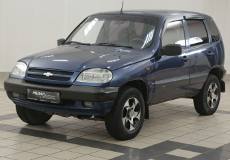 Подержанный автомобиль Chevrolet Niva 2007 года (8 фото)
