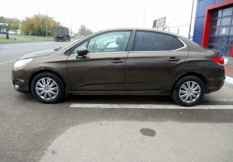 Подержанный автомобиль Citroen C4 Sedan 2015 года (8 фото)