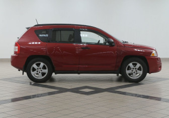 Подержанный автомобиль Jeep Compass 2006 года (3 фото)