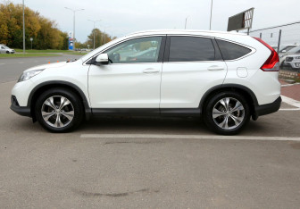 Подержанный автомобиль Honda CR-V 2014 года (8 фото)