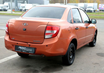Подержанный автомобиль LADA (ВАЗ) Granta Sedan 2013 года (6 фото)