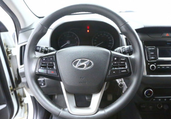 Подержанный автомобиль Hyundai Creta 2019 года (10 фото)