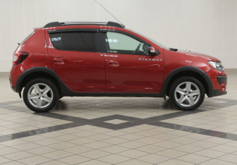 Подержанный автомобиль Renault Sandero 2018 года (5 фото)