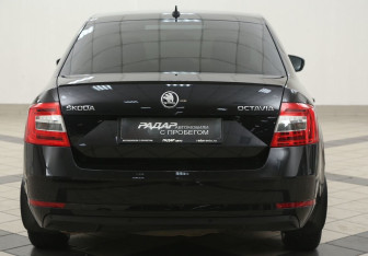 Подержанный автомобиль Skoda Octavia Liftback 2019 года (3 фото)