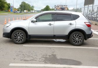 Подержанный автомобиль Nissan Qashqai 2012 года (8 фото)