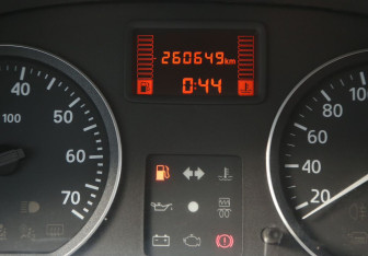 Подержанный автомобиль Dacia Sandero 2009 года (17 фото)