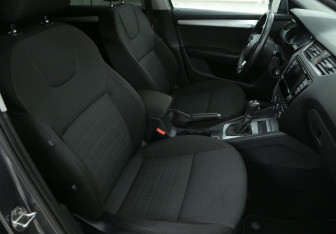 Подержанный автомобиль Skoda Octavia Liftback 2016 года (10 фото)