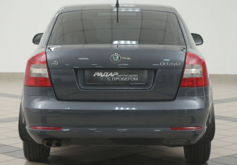 Подержанный автомобиль Skoda Octavia Liftback 2012 года (3 фото)