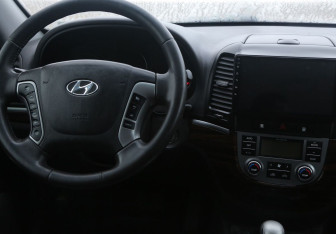 Подержанный автомобиль Hyundai Santa Fe 2011 года (14 фото)