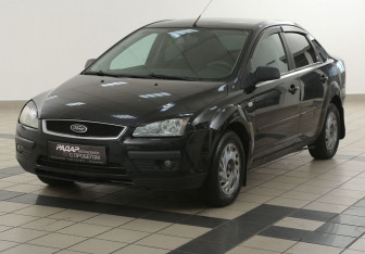 Подержанный автомобиль Ford Focus Sedan 2006 года (8 фото)