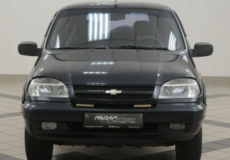 Подержанный автомобиль Chevrolet Niva 2006 года (6 фото)