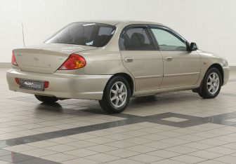 Подержанный автомобиль Kia Spectra Sedan 2008 года (4 фото)