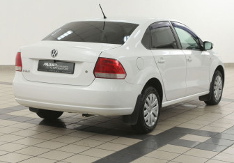 Подержанный автомобиль Volkswagen Polo Sedan 2013 года (4 фото)