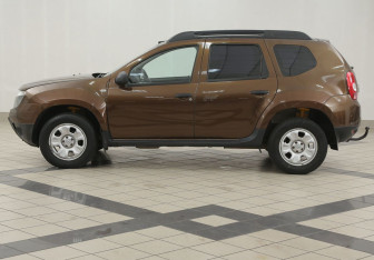 Подержанный автомобиль Renault Duster 2014 года (7 фото)