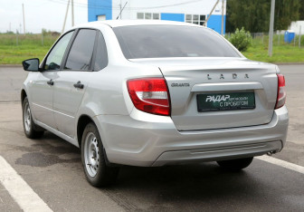 Подержанный автомобиль LADA (ВАЗ) Granta Sedan 2019 года (4 фото)