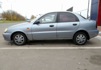 Подержанный автомобиль Chevrolet Lanos 2007 года (8 фото)