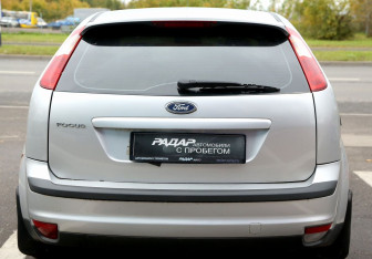 Подержанный автомобиль Ford Focus Hatchback 2006 года (5 фото)