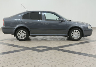 Подержанный автомобиль Skoda Octavia Liftback 2008 года (5 фото)