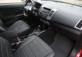 Подержанный автомобиль Mitsubishi Outlander 2011 года (9 фото)