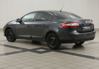 Подержанный автомобиль Renault Fluence 2012 года (2 фото)