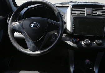 Подержанный автомобиль Lifan X60 2015 года (14 фото)