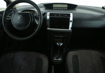 Подержанный автомобиль Citroen C4 Hatchback 2007 года (12 фото)