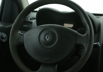Подержанный автомобиль Renault Megane Wagon 2006 года (16 фото)