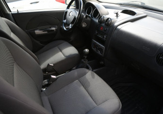 Подержанный автомобиль Chevrolet Aveo Hatchback 2006 года (9 фото)