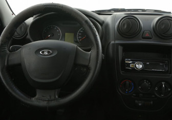 Подержанный автомобиль LADA (ВАЗ) Granta Sedan 2012 года (14 фото)
