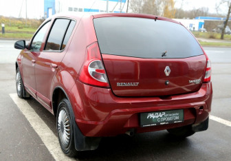 Подержанный автомобиль Renault Sandero 2011 года (4 фото)