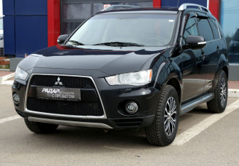 Подержанный автомобиль Mitsubishi Outlander 2010 года (3 фото)