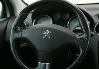 Подержанный автомобиль Peugeot 308 Hatchback 2012 года (16 фото)