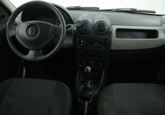 Подержанный автомобиль Renault Logan Sedan 2013 года (12 фото)