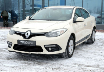 Подержанный автомобиль Renault Fluence 2013 года (3 фото)