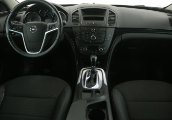 Подержанный автомобиль Opel Insignia Sedan 2009 года (12 фото)