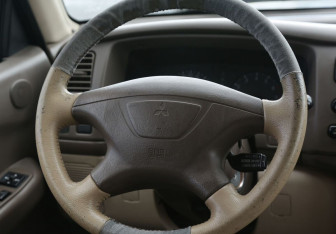 Подержанный автомобиль Mitsubishi Montero Sport 2001 года (16 фото)