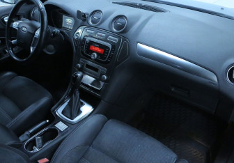 Подержанный автомобиль Ford Mondeo Sedan 2008 года (7 фото)