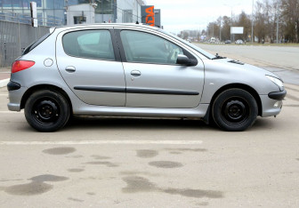 Подержанный автомобиль Peugeot 206 Hatchback 2004 года (7 фото)