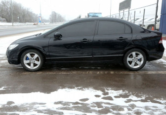 Подержанный автомобиль Honda Civic Sedan 2006 года (8 фото)
