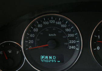 Подержанный автомобиль Jeep Commander 2007 года (20 фото)