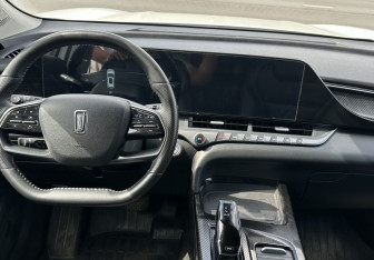 Подержанный автомобиль FAW Bestune T55 2023 года (9 фото)
