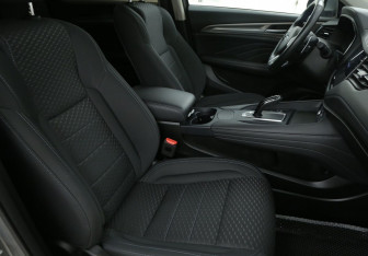 Подержанный автомобиль Haval F7 2021 года (10 фото)