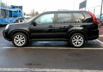 Подержанный автомобиль Nissan X-Trail 2013 года (8 фото)